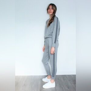 360 Cashmere Carrie Crewneck Knit in Heather Grey, SZ XS